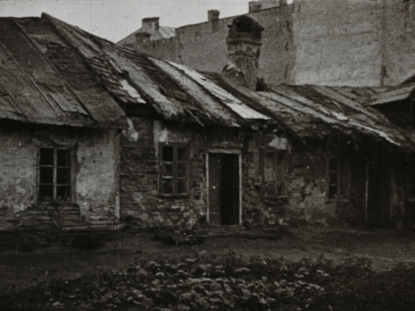 Image 1 screenshot from the so called WFD material showing the deportation of Polish Jews between 1942 and 1944. Cinematographer and institution are unknown