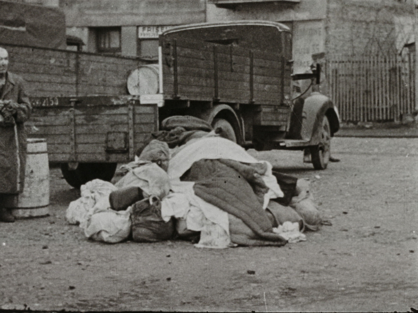 Image 18 screenshot from the so called WFD material showing the deportation of Polish Jews between 1942 and 1944. Cinematographer and institution are unknown