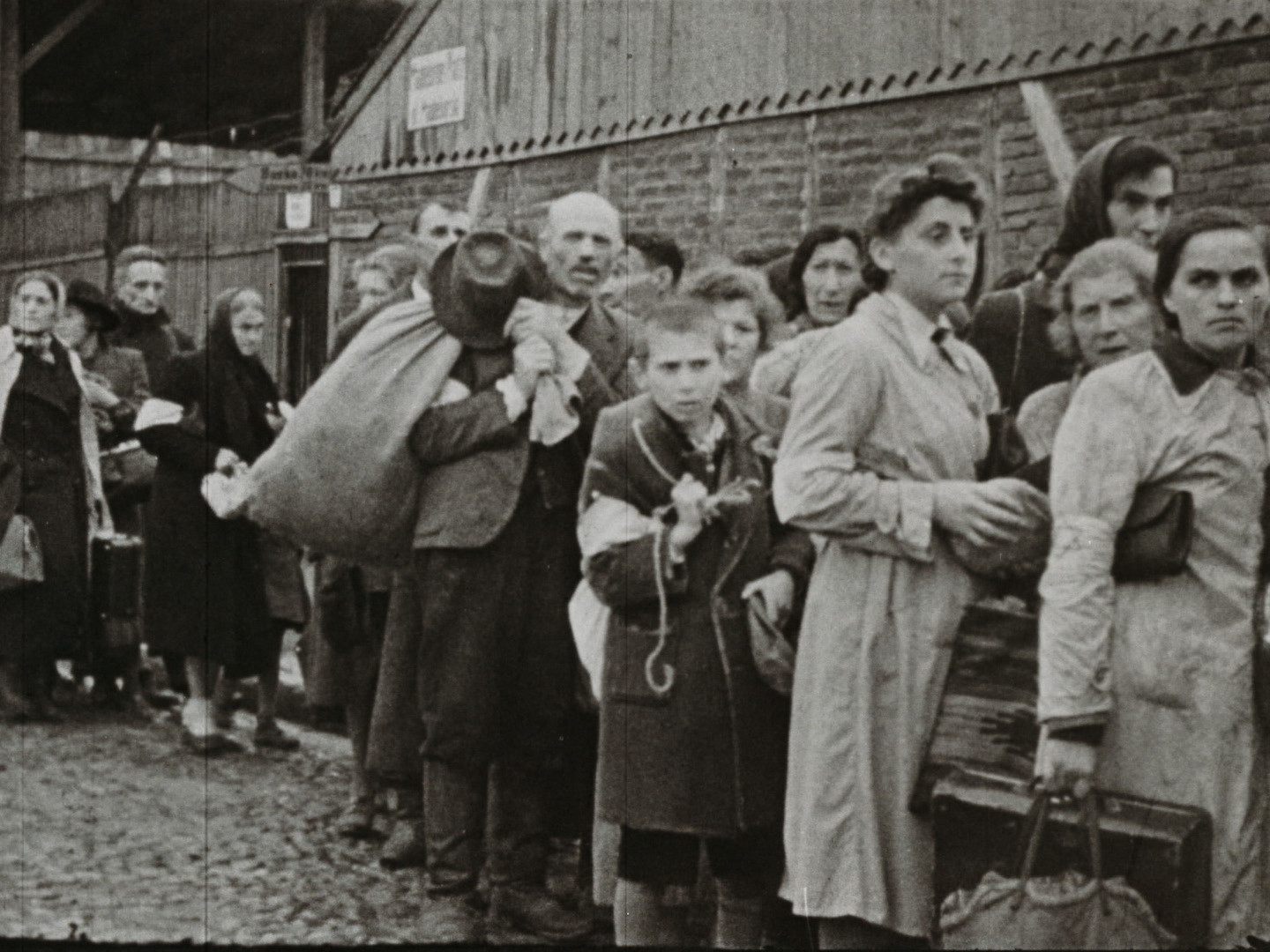 Image 24 screenshot from the so called WFD material showing the deportation of Polish Jews between 1942 and 1944. Cinematographer and institution are unknown