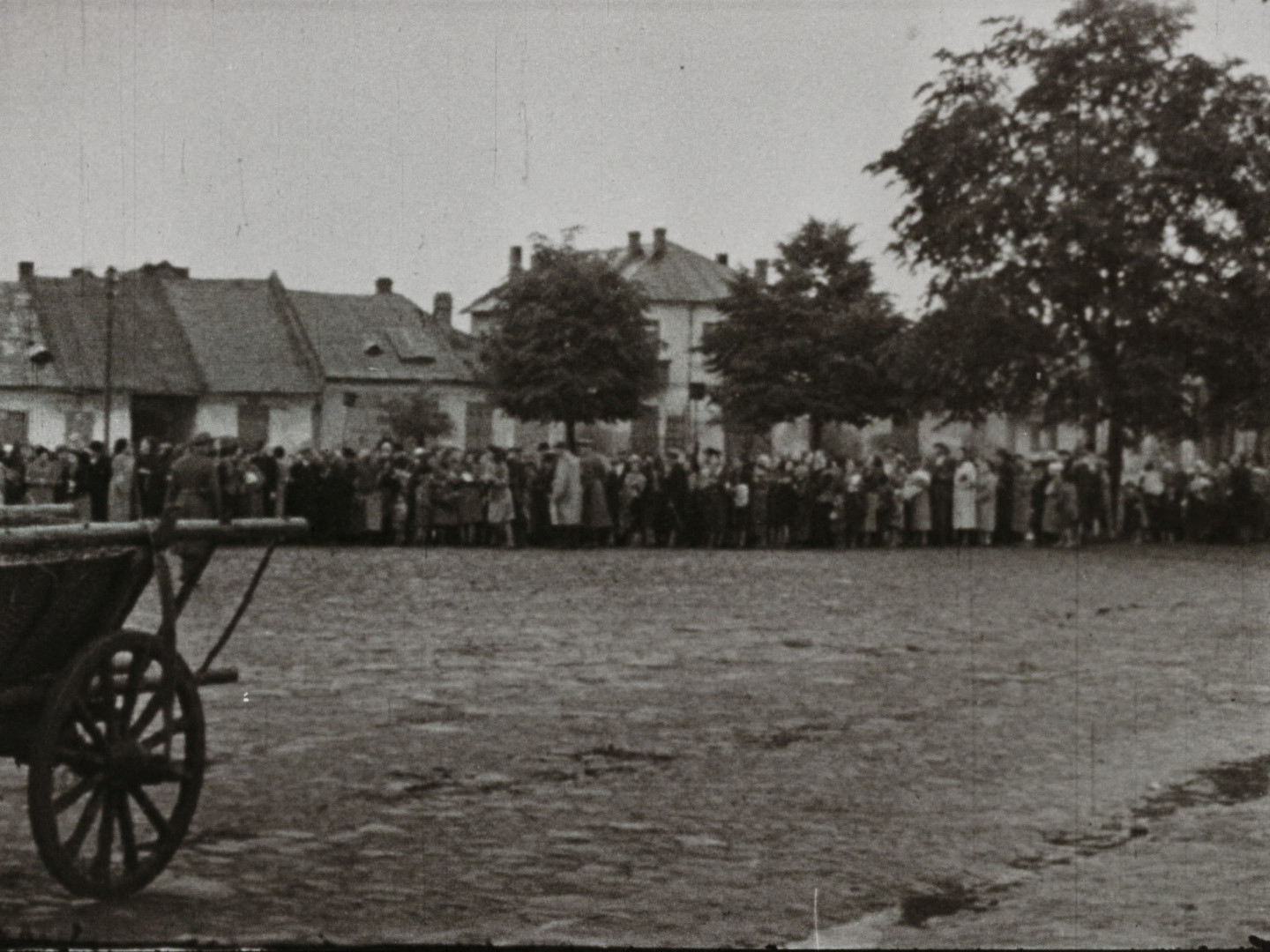 Image 33 screenshot from the so called WFD material showing the deportation of Polish Jews between 1942 and 1944. Cinematographer and institution are unknown