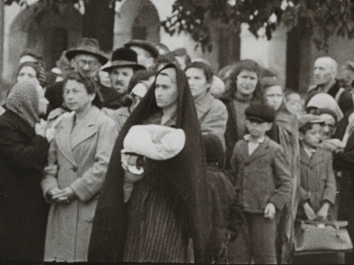 Image 35 screenshot from the so called WFD material showing the deportation of Polish Jews between 1942 and 1944. Cinematographer and institution are unknown