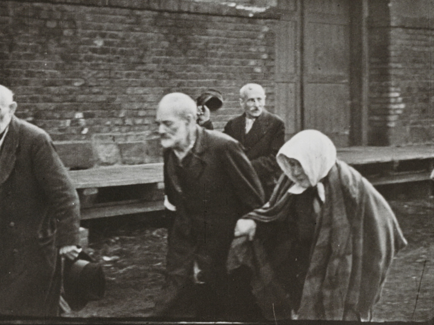 Image 62 screenshot from the so called WFD material showing the deportation of Polish Jews between 1942 and 1944. Cinematographer and institution are unknown